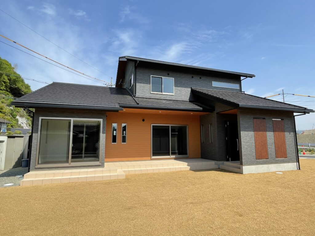 家族が寄り添いながら暮らす､心地良い二世帯和モダンの家